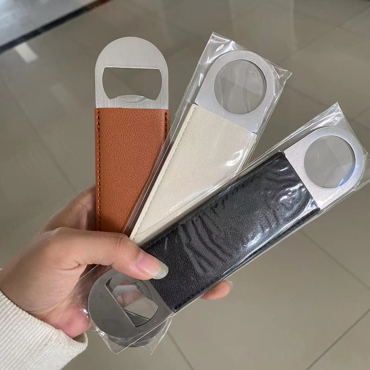 【客製化】雙開皮革啤酒開瓶器 | 禮品、贈品專業客製禮贈品顧問 ethergifts