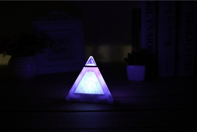 【客製化】三角形七彩變色鬧鐘 | 禮品、贈品專業客製禮贈品顧問 | 禮品、贈品專屬客製禮贈品專家