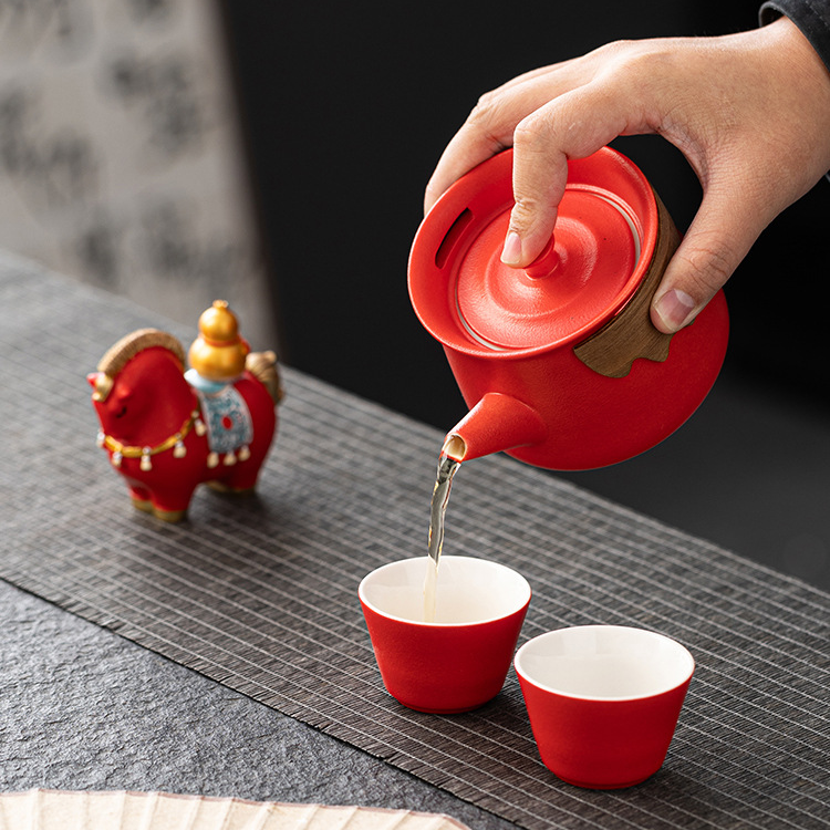 【客製化】馬年新年禮盒 | 禮品、贈品專業客製禮贈品顧問